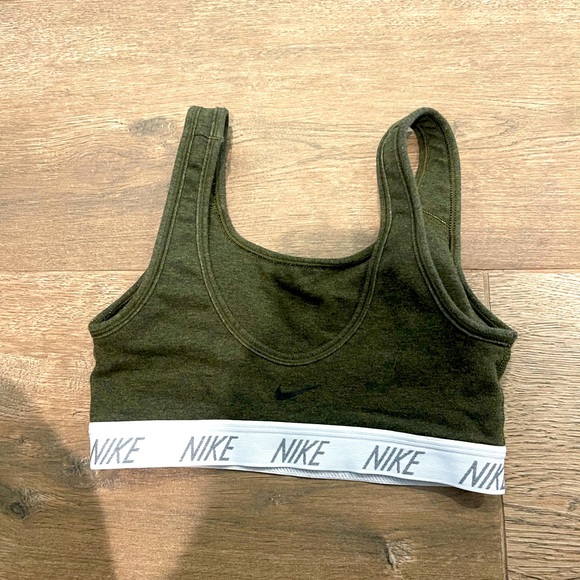 Nike sports bra - Picture 2 of 3